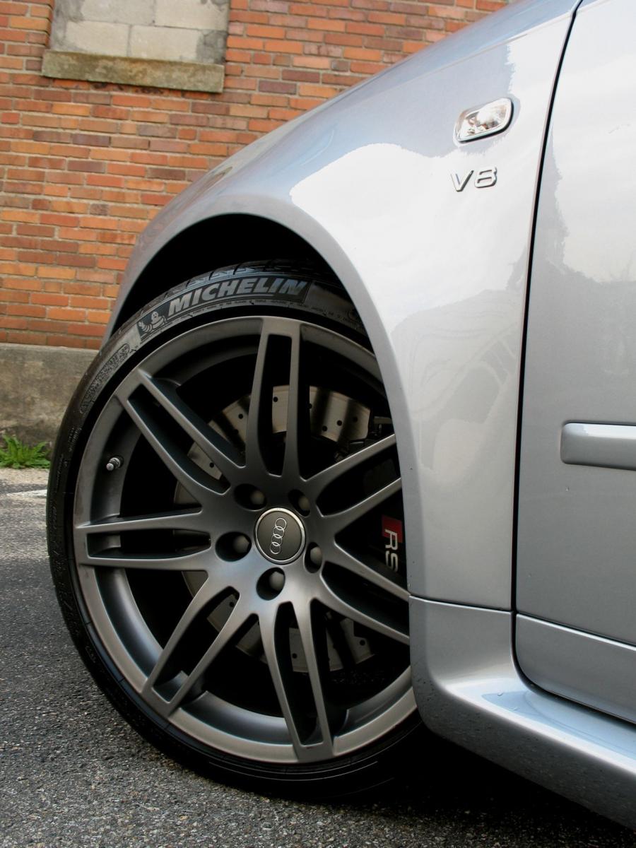 Колеса Audi RS4 Sedan (B7, 8E) 2005 года  (NA) (фото 11 из 45)
